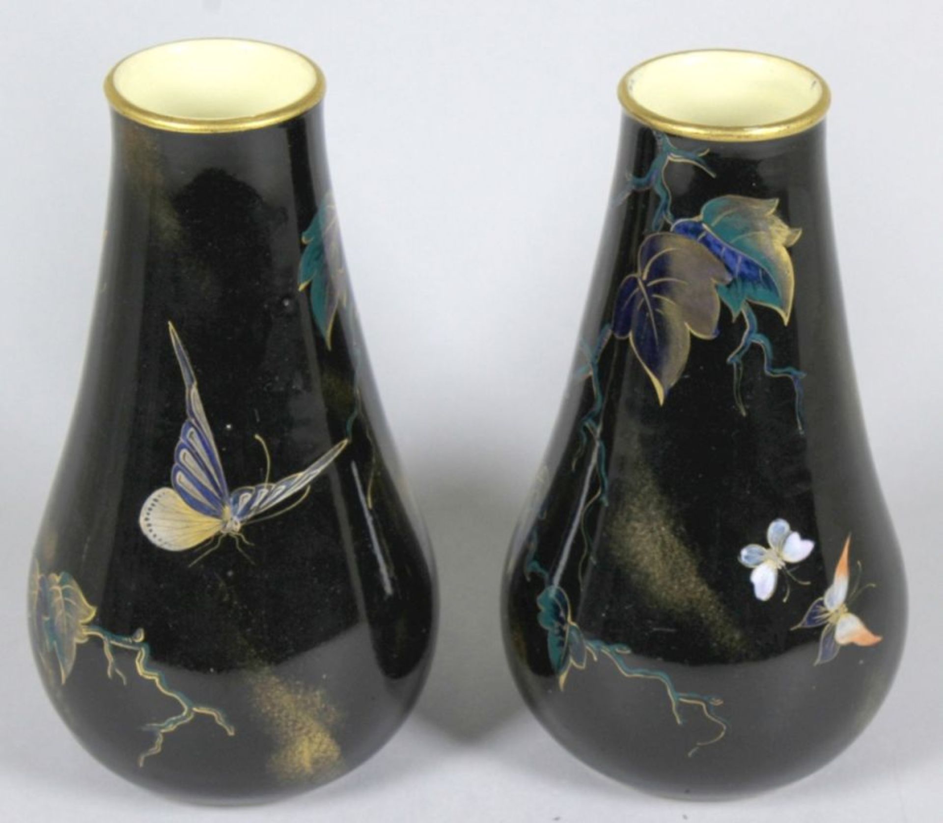 Ein Paar Jugendstil Keramik-Ziervase, Frankreich, runder Stand, im Ansatz gebauchter, sichzu Ha - Bild 2 aus 3