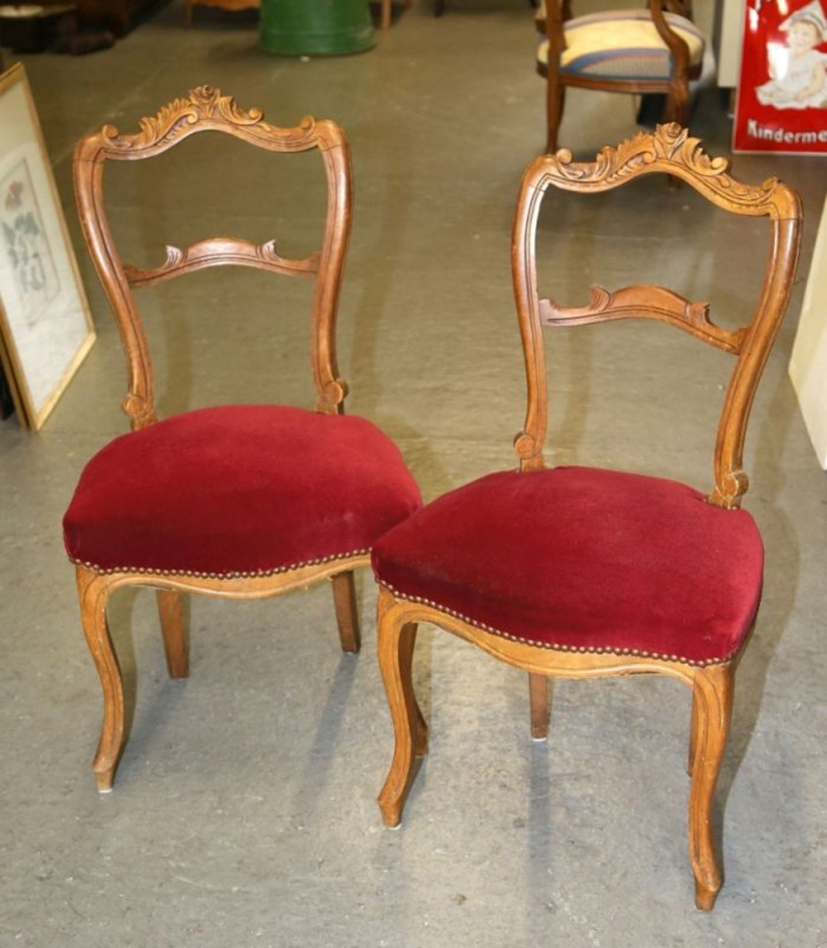 Ein Paar Stühle, Frankreich, 19. Jh., Buchenholz, geformte Rückenlehne, geschweifte Füße,Sitz g