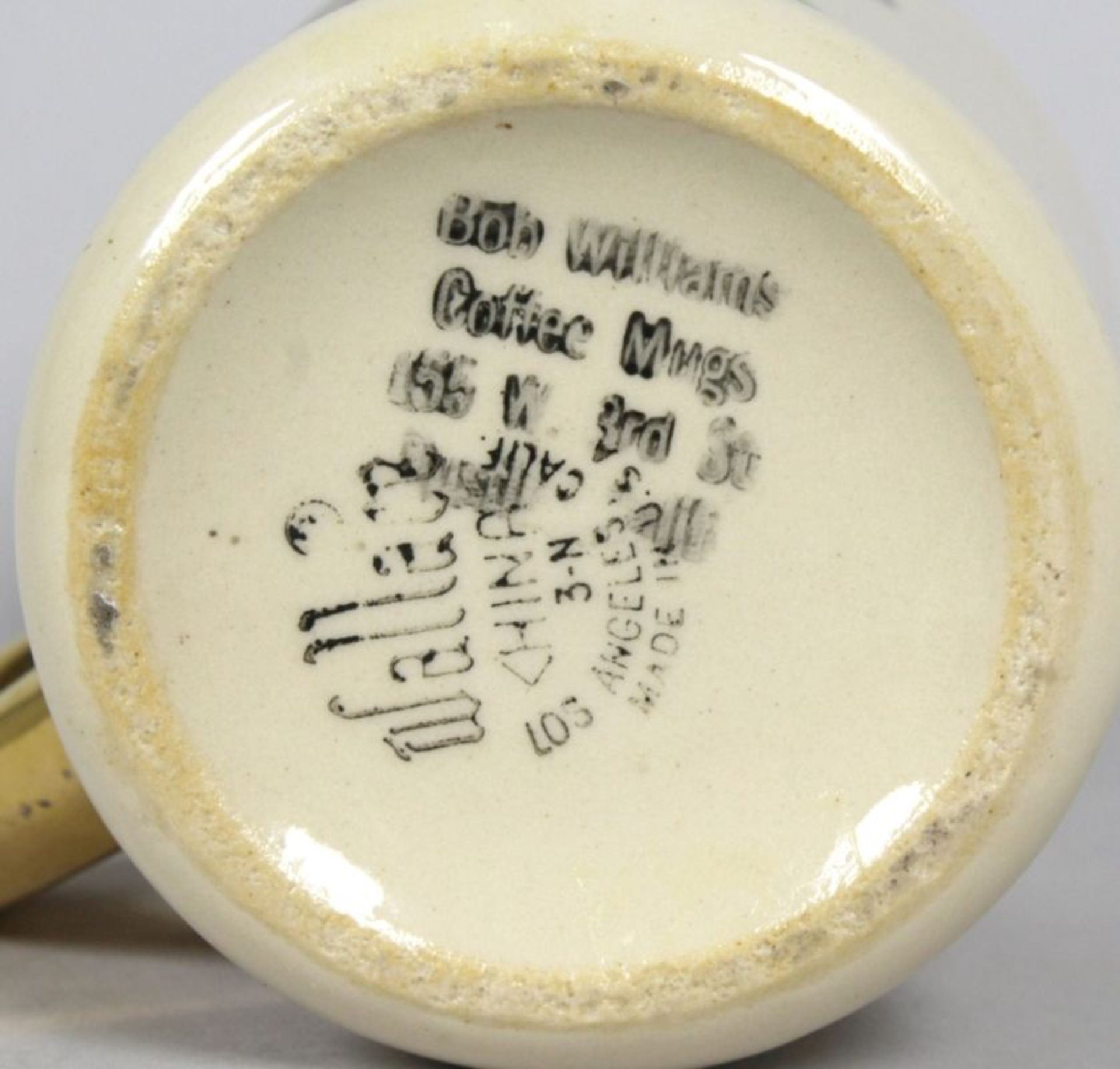 Keramik-Tasse, "Hatari - Hardy from Duke", USA, 50er Jahre, Becherform mit Henkel,sandfabener S - Bild 3 aus 3