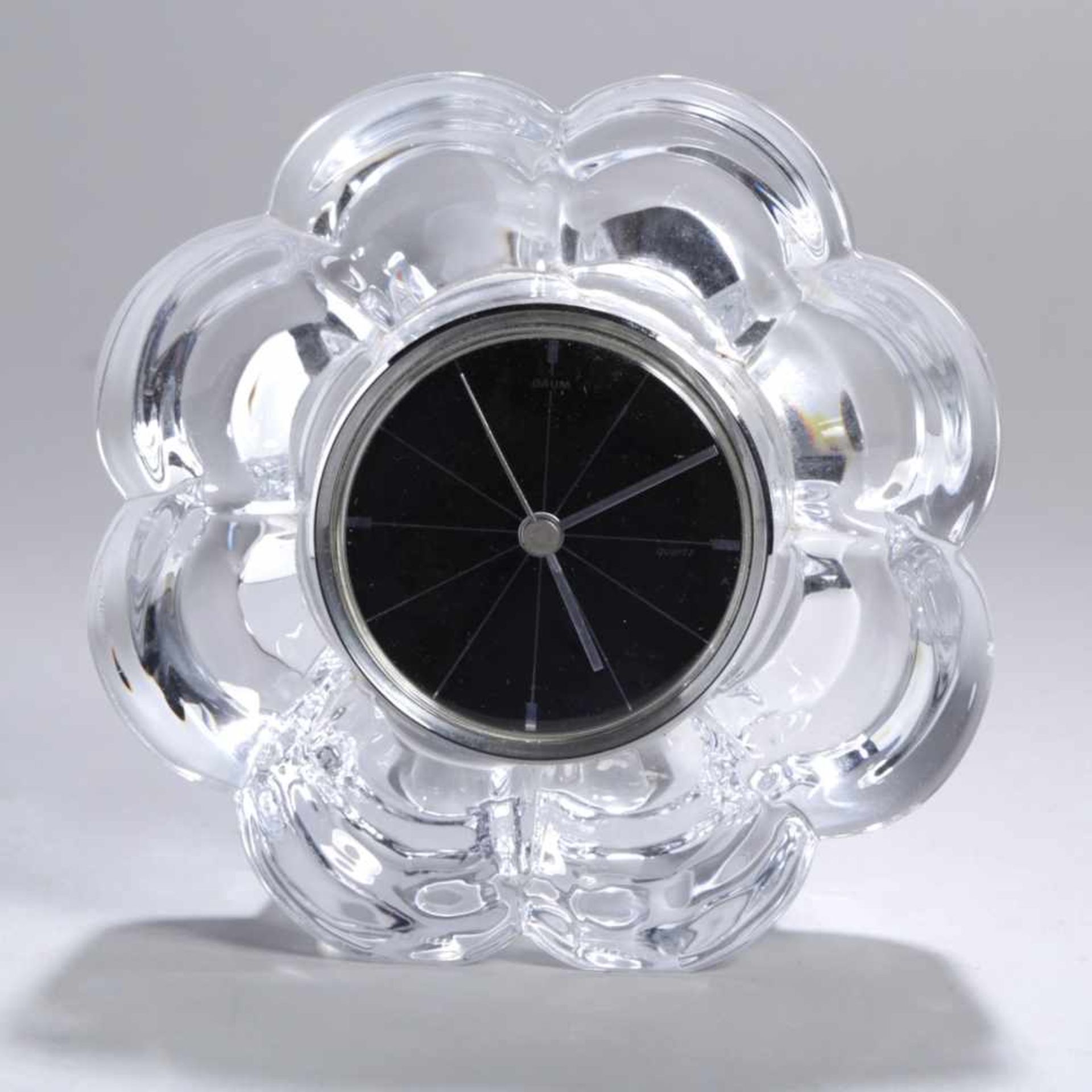 Tisch-Uhr, Daum, Nancy, 2. Hälfte 20. Jh., farbloses Glasgehäuse, Quartzwerk, H 14 cm<b