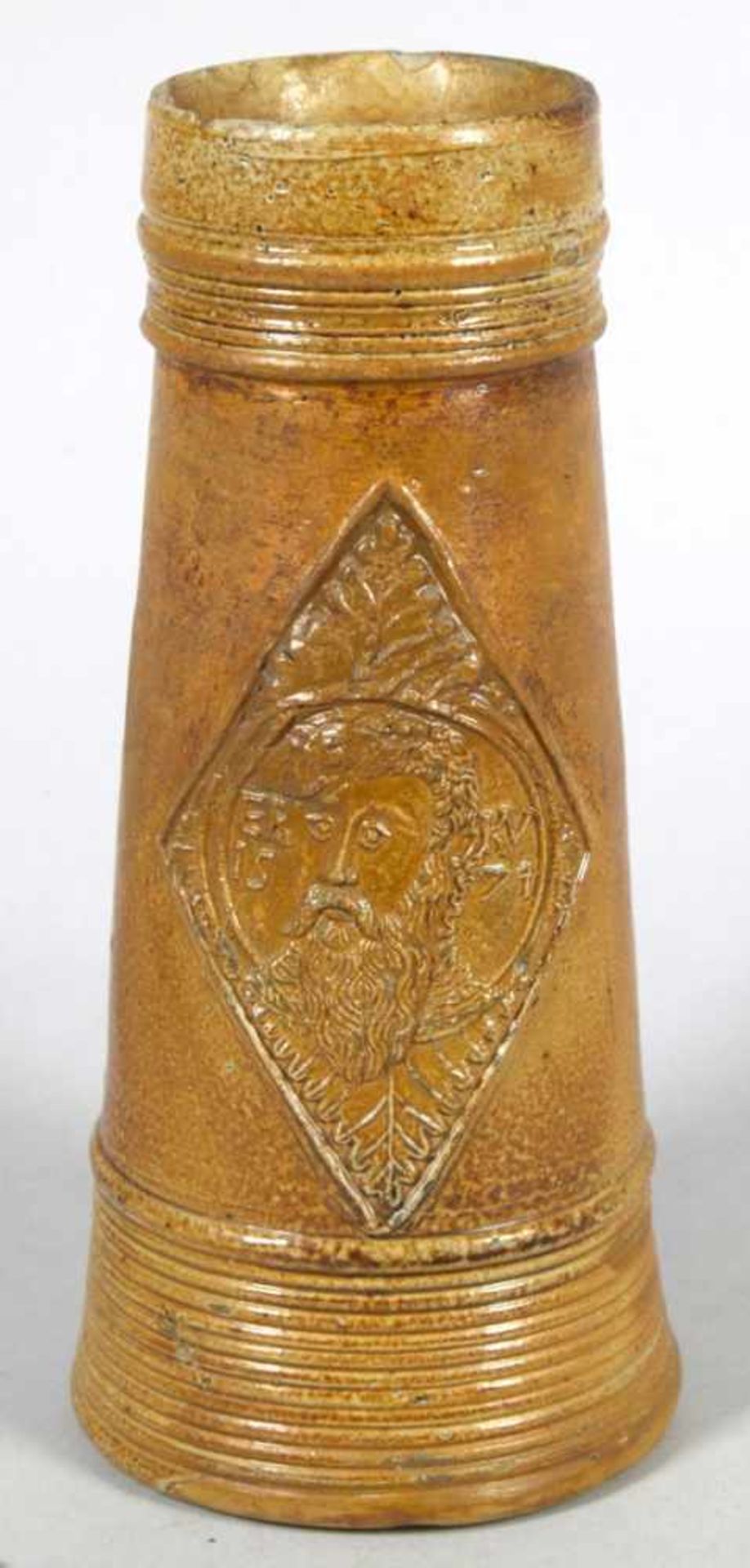 Steinzeug-Schnelle, wohl Raeren, 16. Jh., runder Stand, konischer Korpus, Bandhenkel mitspitzdr - Bild 2 aus 6