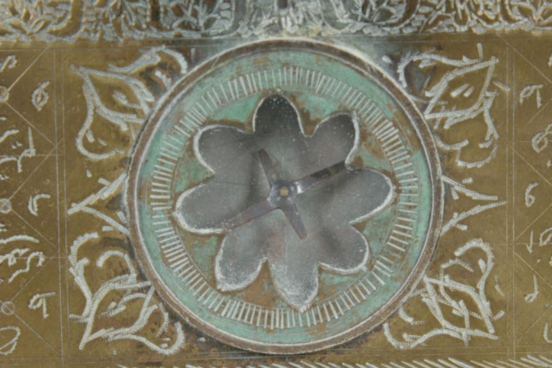 Qibla-Indikator - horizontale Sonnenuhr, wohl Persien, 18. Jh., mit Kompass der in die vomKoran - Bild 5 aus 6