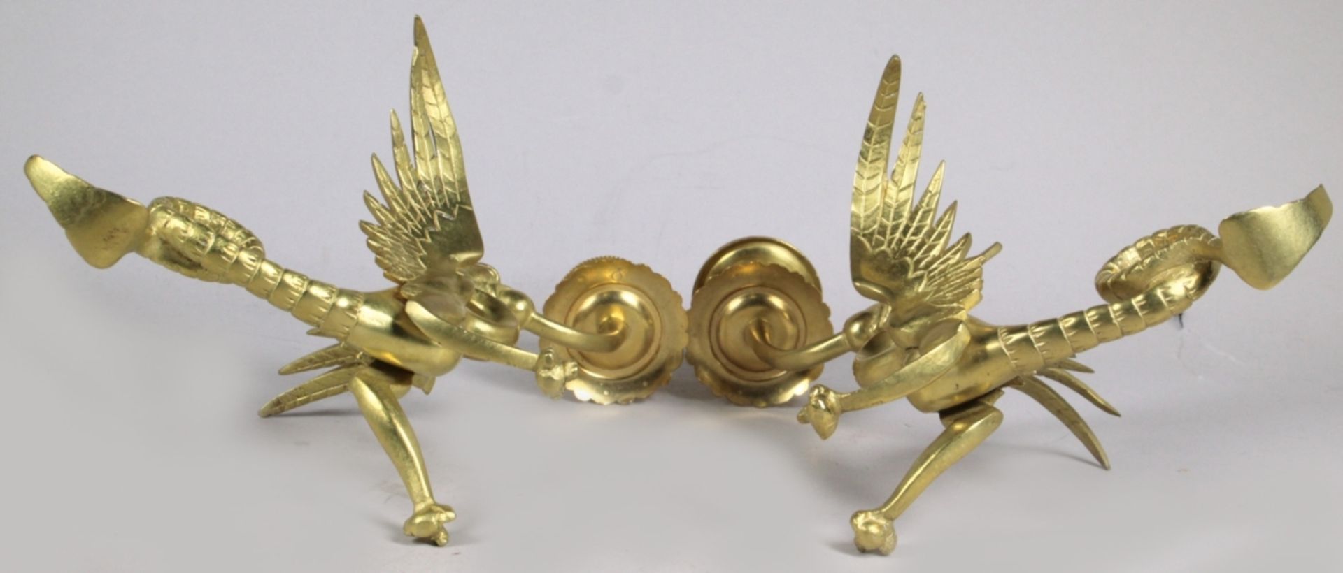 Ein Paar Messing-Drachenleuchter, 1-flg., wohl England, 19. Jh., vergoldet, vollplastischeAusfo - Bild 2 aus 2