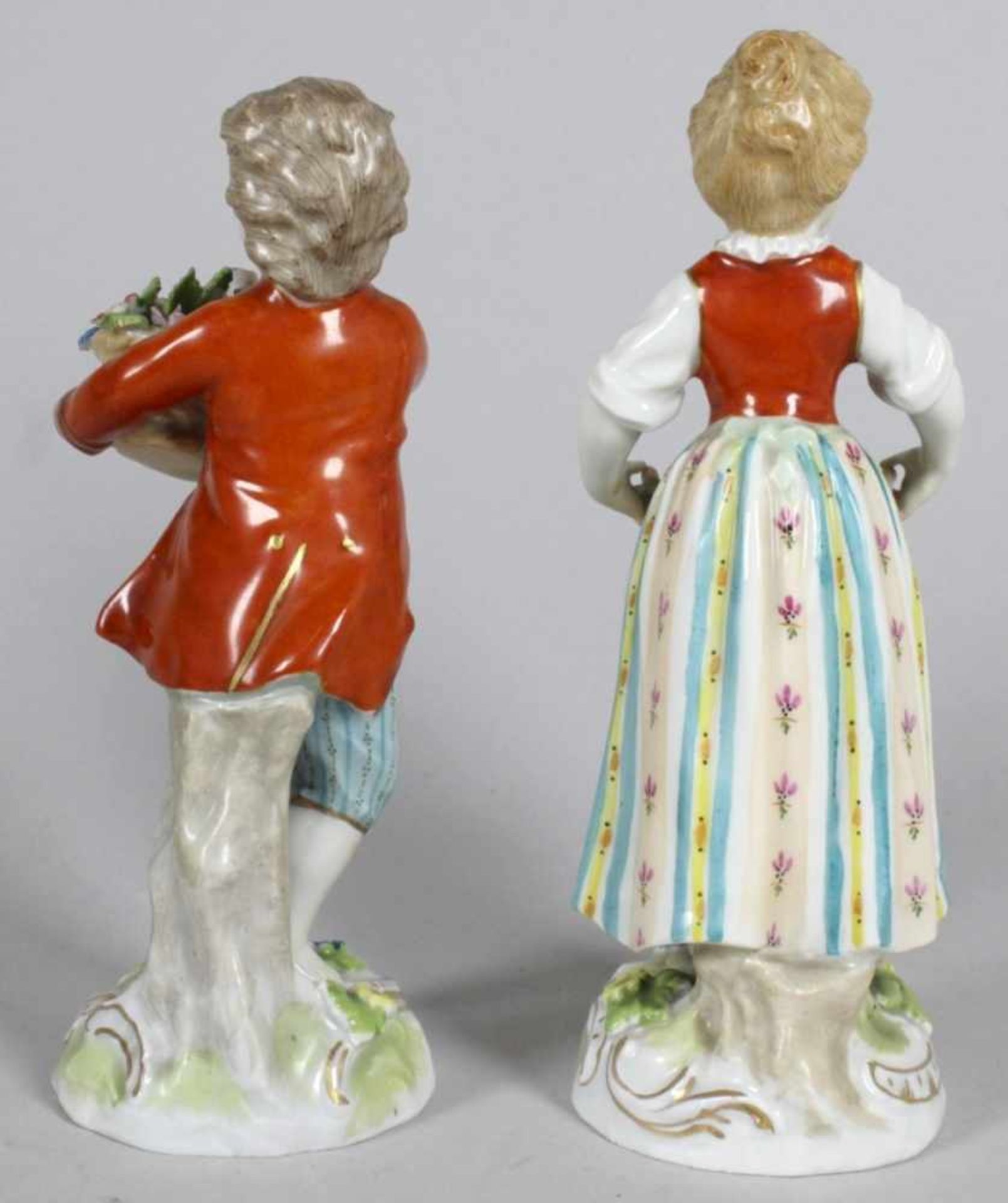 Ein Paar Porzellan-Figuren, "Paar mit Blumenkörben", Dresden, Mitte 20. Jh.,naturalistische, st - Bild 2 aus 3