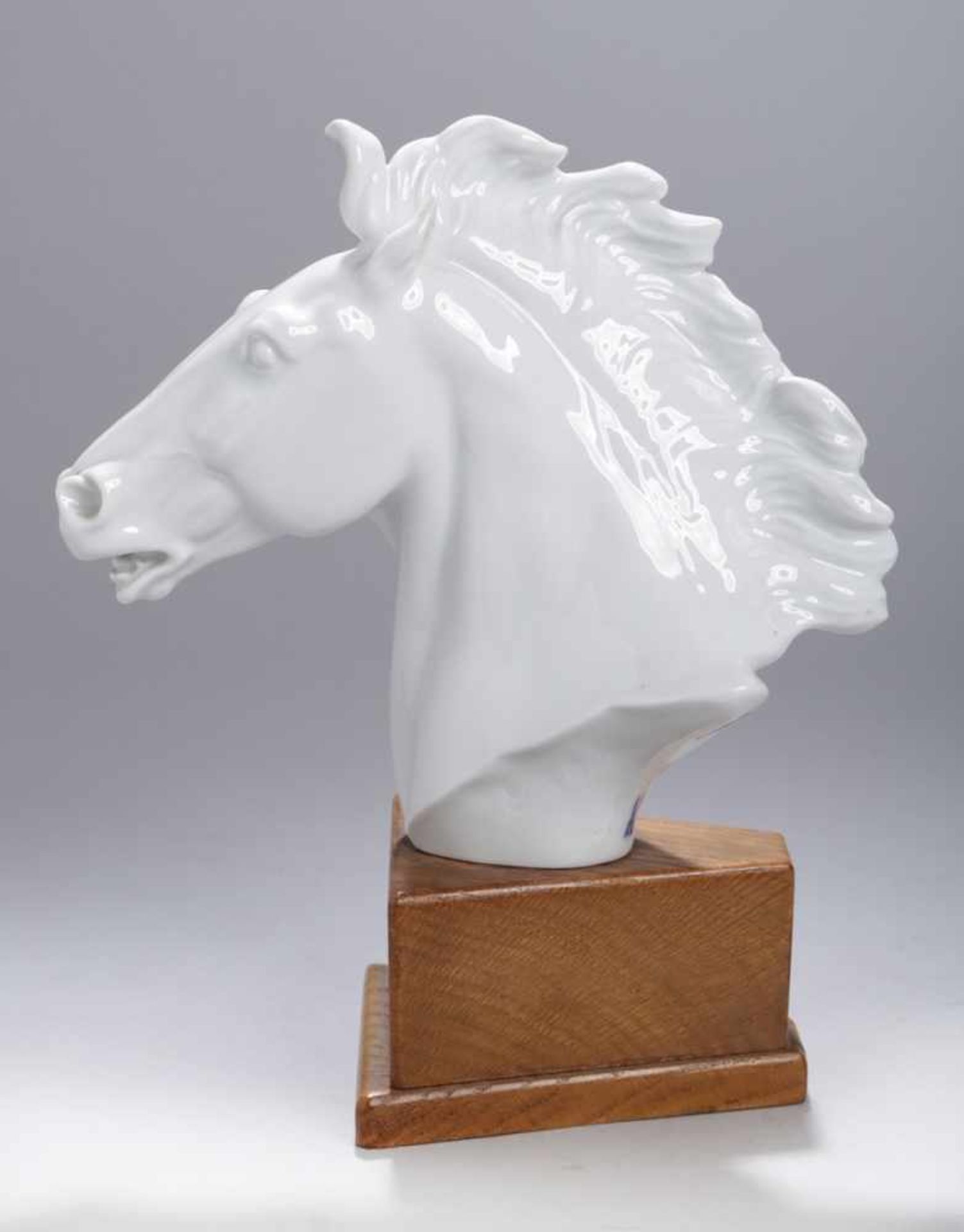 Weißporzellan-Tierplastik, "Pferdekopf/Hengst Maestoso", Meissen, 2. Hälfte 20. Jh.,Entw.: Eric