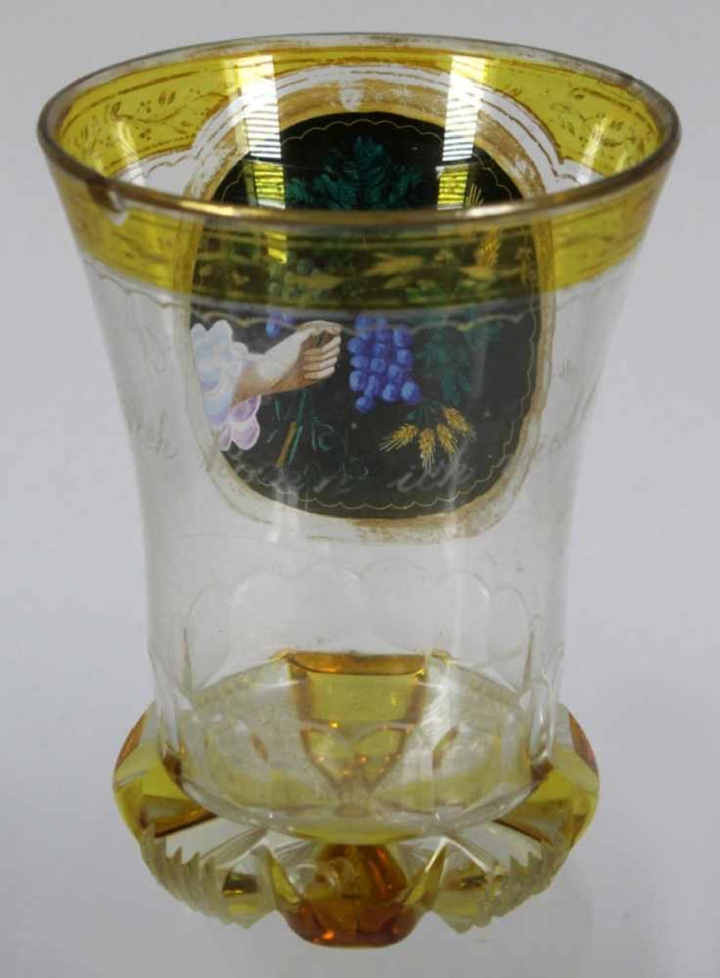 Glas-Ranftbecher, Böhmen, um 1820, runder Stand mit gebogt-gekerbtem Rand undentsprechender Bod - Bild 2 aus 4