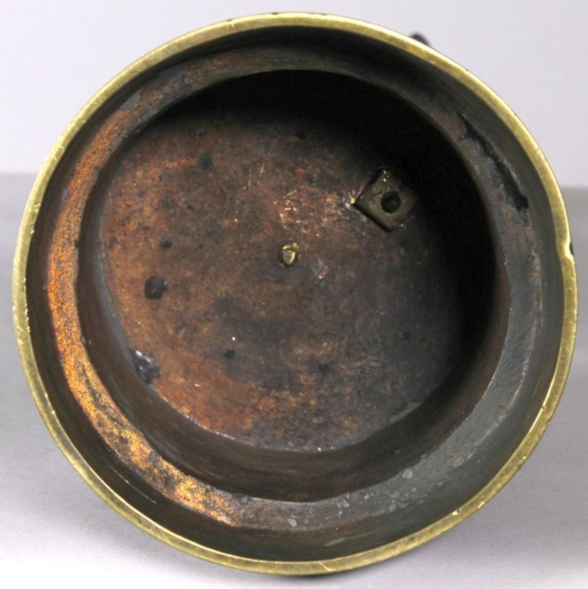Bronze-Plastik, "Mönch", China, 18./19. Jh., auf zylindrischem Rundsockel mit abgesetztemStand - Bild 7 aus 7