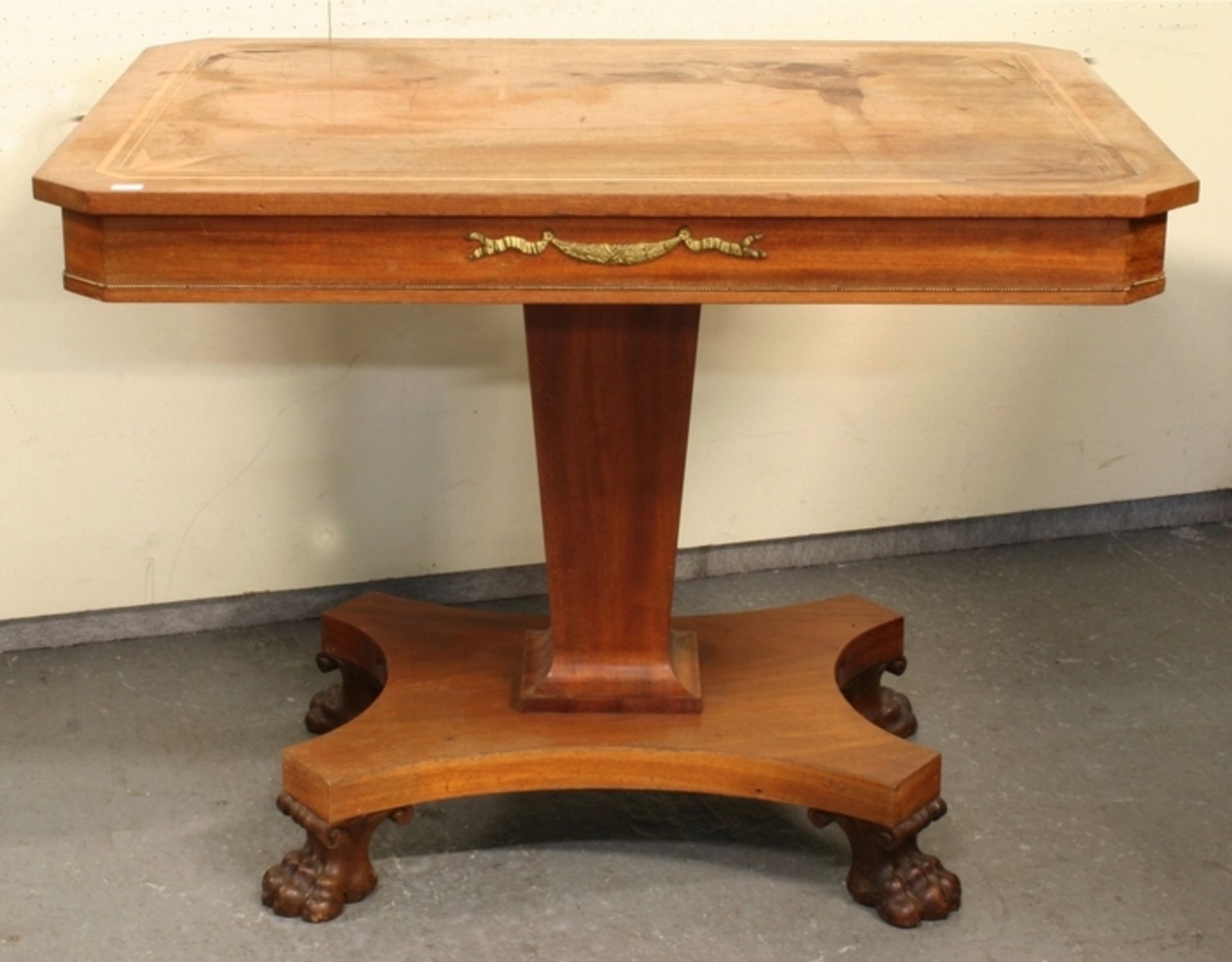 Tisch, wohl Frankreich, 19. Jh., Mahagoniholz furniert und massiv, rechteckige Platte mitBandel