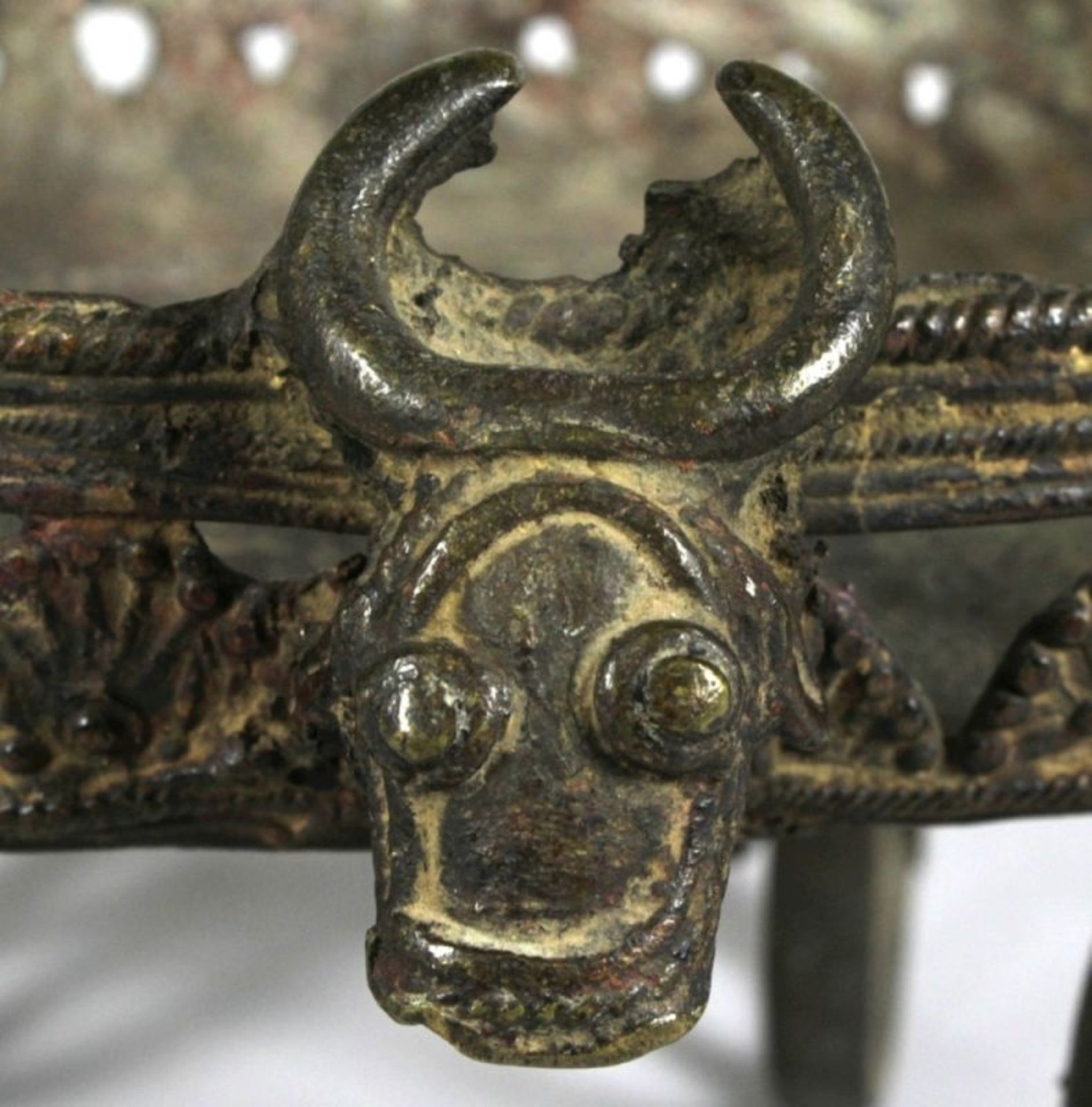 Bronze-Zeremonialwagen, Indien, 19. Jh., mit schöner Alterspatina, 13 x 16 x 15 cm,rückseitiger - Bild 4 aus 4