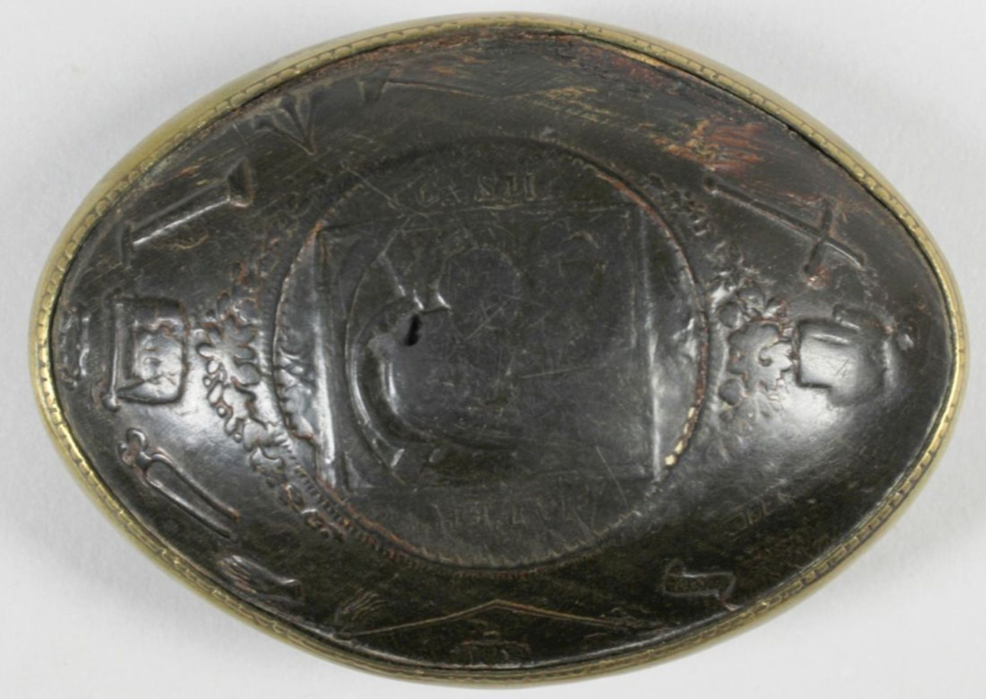 Horn-Schnupftabaksdose, 18. Jh., querovale gebauchte Form, mittig Messingmontur,schanierter Dec - Bild 5 aus 5
