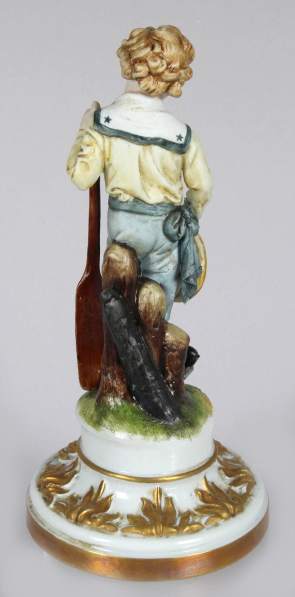 Porzellan-Figur, "Knabe mit Paddel", Capodimonte, Italien, 2. Hälfte 20. Jh., auf Sockelmit rel - Bild 2 aus 4