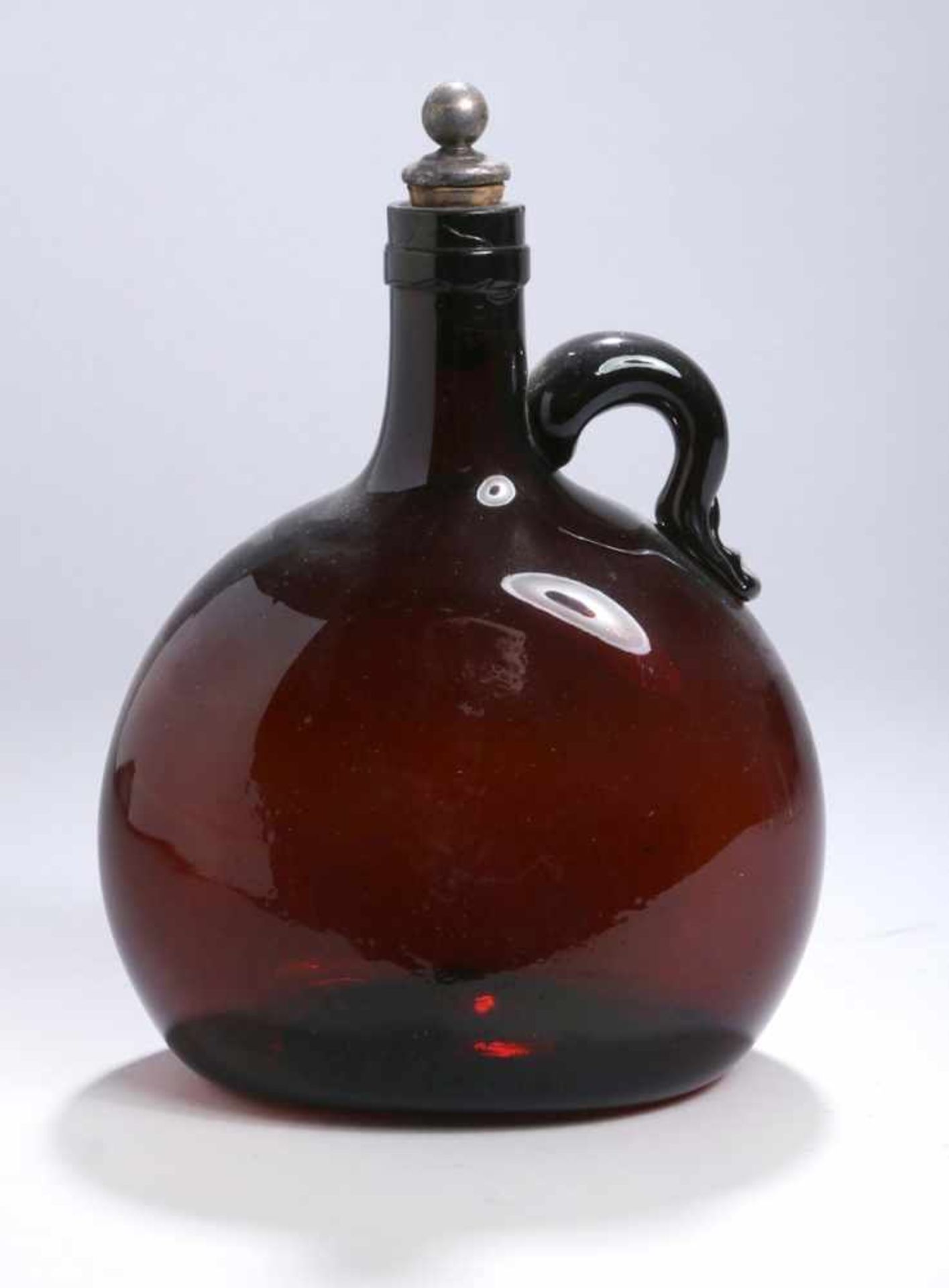Glas-Flasche, dt., 19., Jh., ovaler Stand, bauchige, beidseitig gedrückte Form mit Enghalsund a