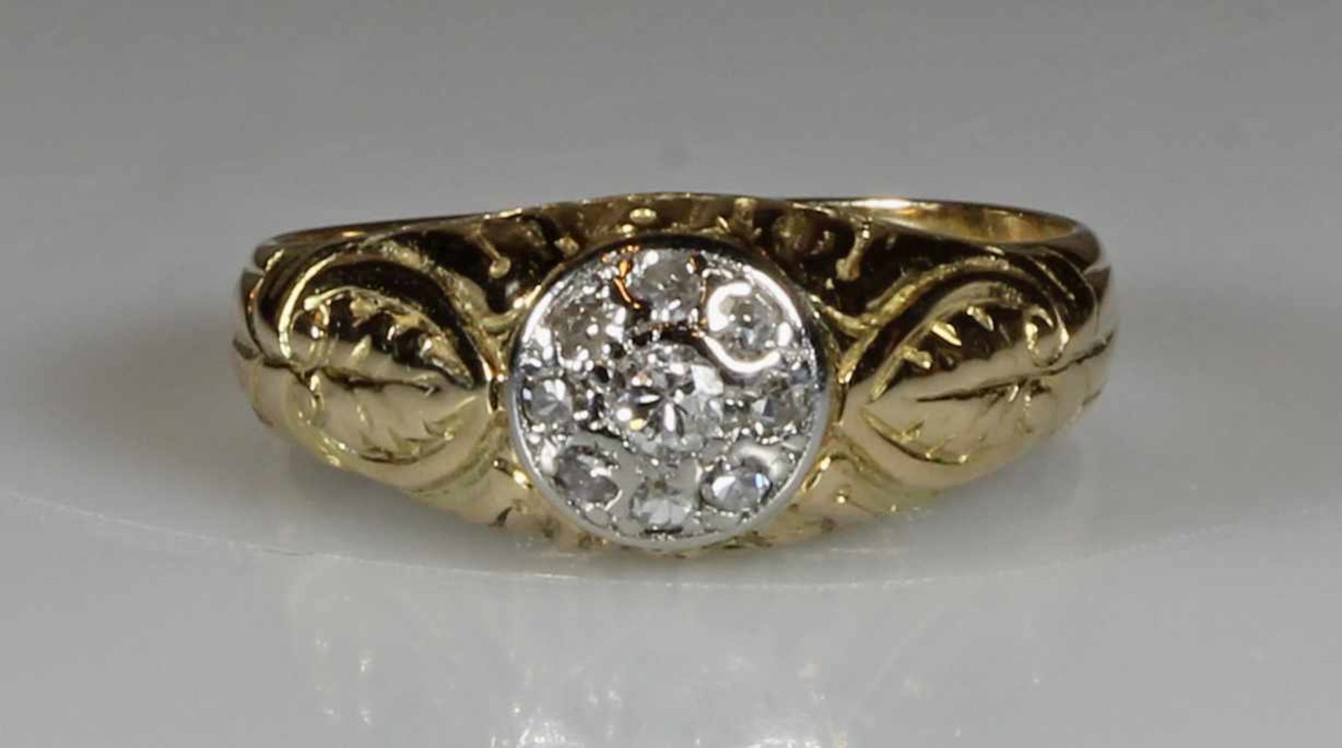 Ring, GG 585, teils weiß belötet, 9 Diamanten im Altschliff, 5 g, RM 18<b