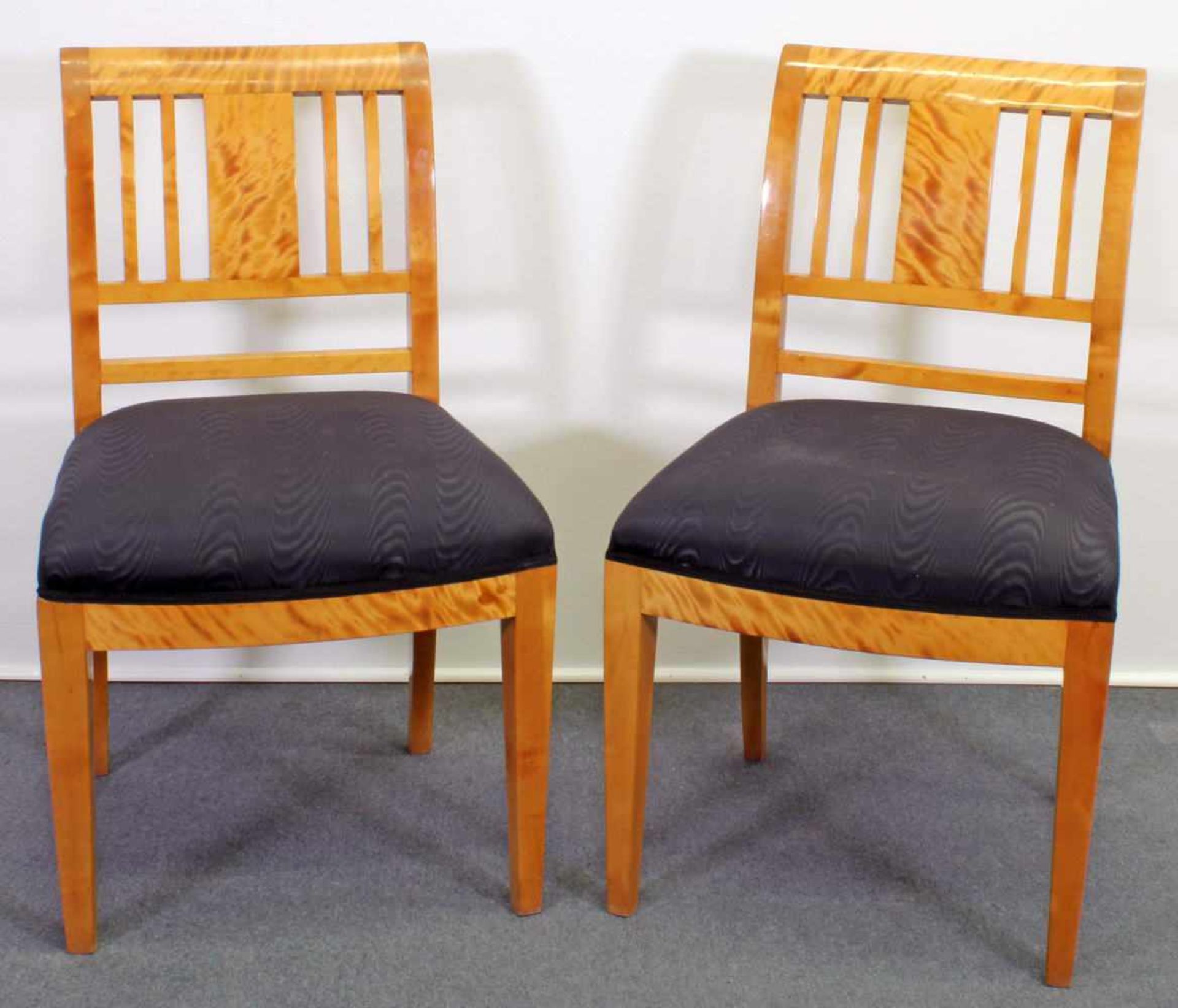 Paar Stühle, Biedermeier, um 1830, Birke, restauriert, erneuertes Sitzpolster<
