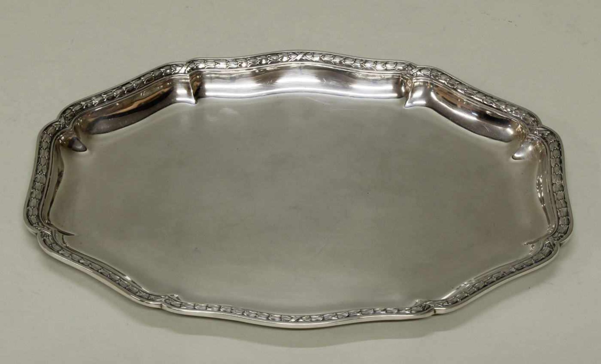 Tablett, Silber 800, deutsch, passig-geschweift, Lorbeerbordüre, 25 x 18.5 cm, ca. 203 g<