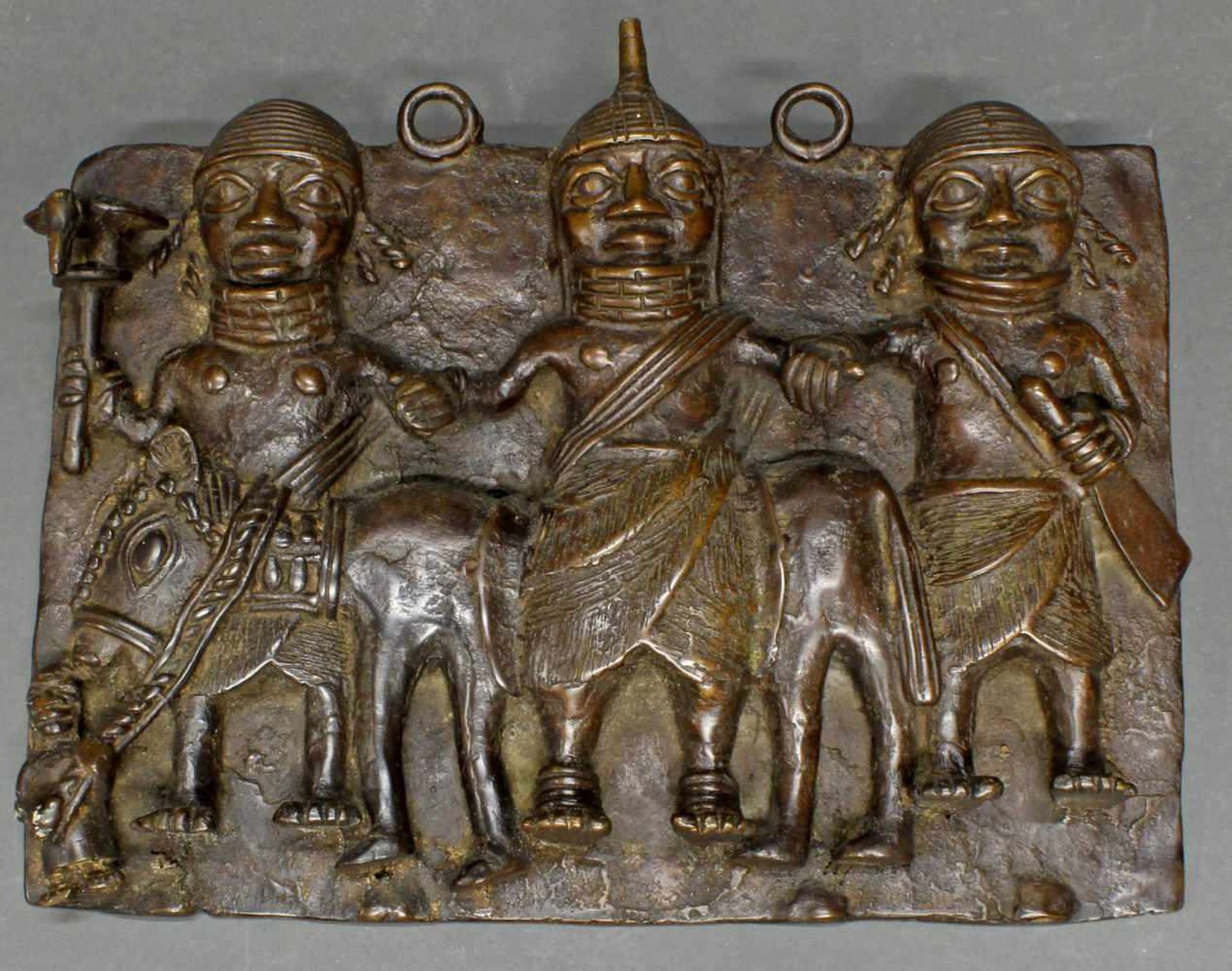 Bronzerelief, "Würdenträger zu Pferd mit Begleitern", Benin, Nigeria, Afrika, 24 x 29 cm<b