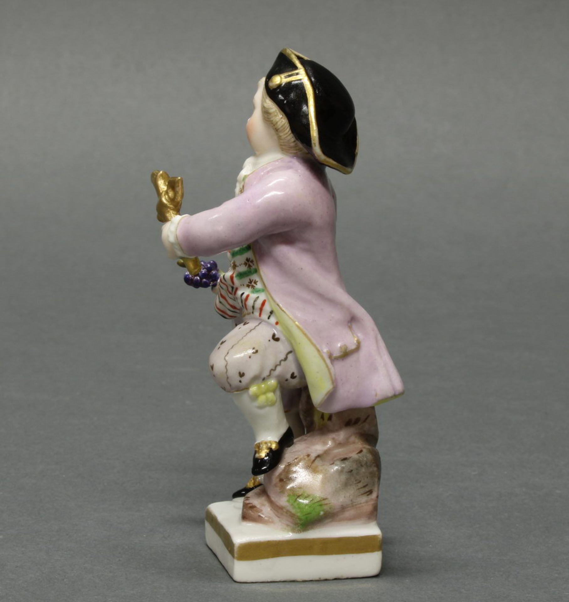 Porzellanfigur, "Gärtnerknabe mit Zapfhahn", Meissen, Schwertermarke, 1774-1817, 1. Wahl, - Image 2 of 5