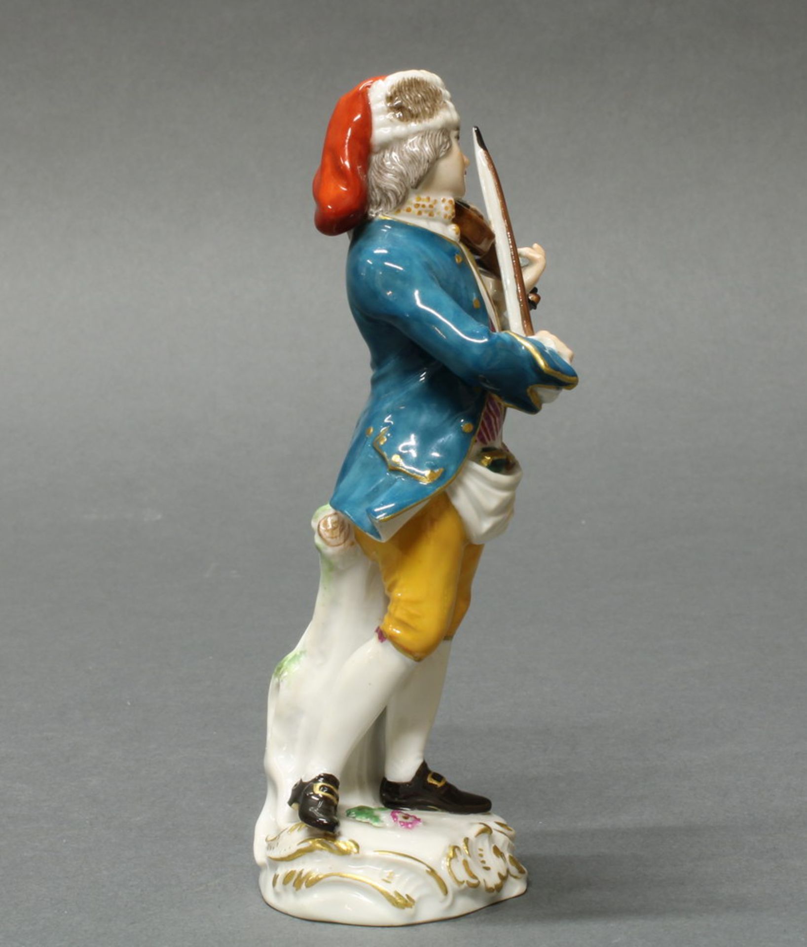 Porzellanfigur, "Geigenspieler mit Liederbüchern", Meissen, Schwertermarke, 2. Wahl, Modellnummer - Image 4 of 4