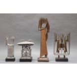 4 Skulpturen, Metall, "Abstrakt", auf Holzsockeln, jeweils bezeichnet BP, zwischen 32 cm und 66 cm