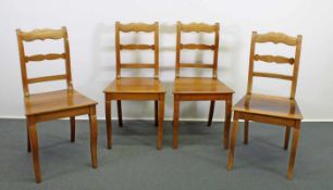 4 Stühle, um 1840, Kirschbaum, Brettsitz, teils mit Riss, ein Stuhl leicht gekürzt und mit