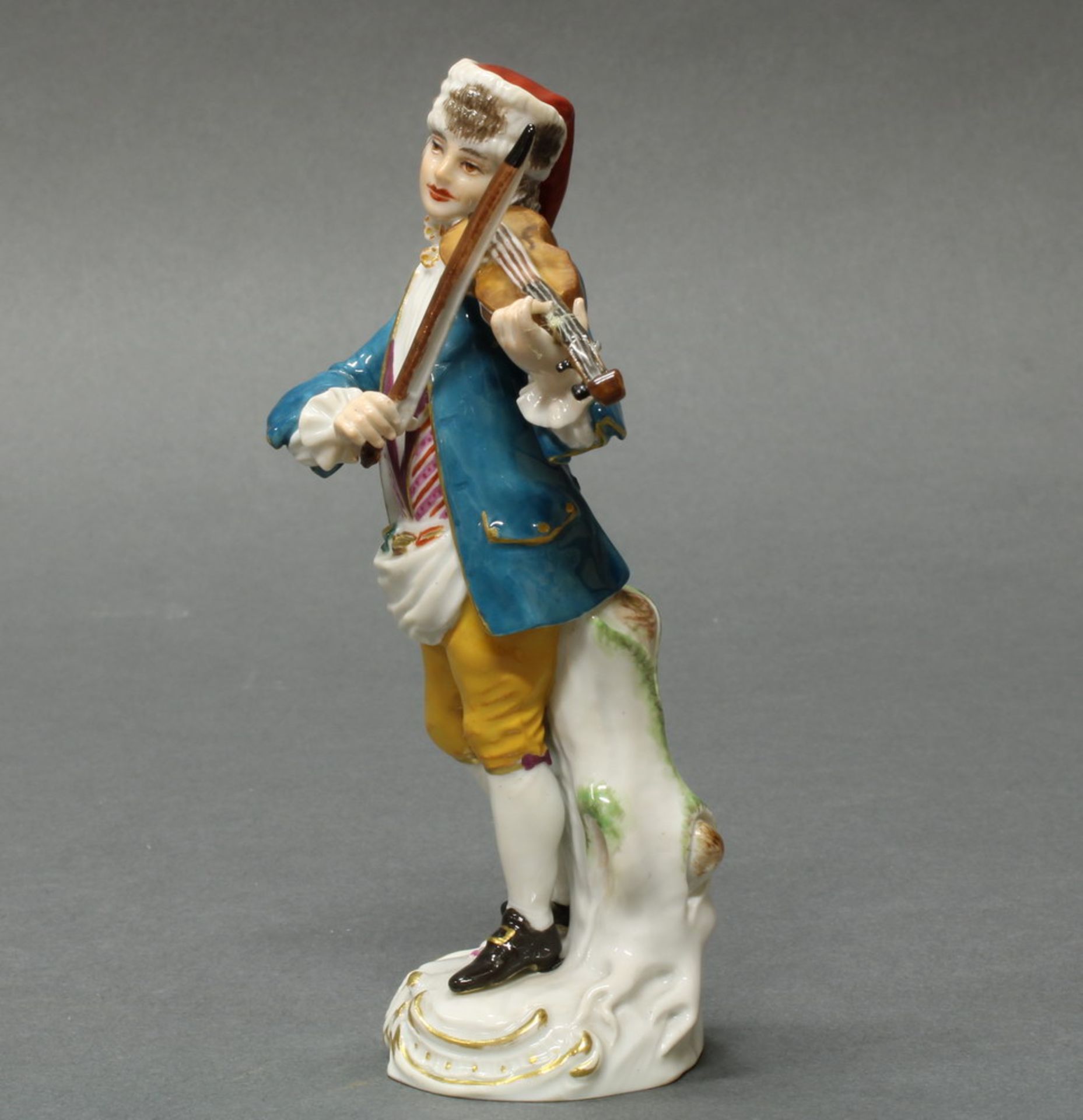 Porzellanfigur, "Geigenspieler mit Liederbüchern", Meissen, Schwertermarke, 2. Wahl, Modellnummer - Image 2 of 4