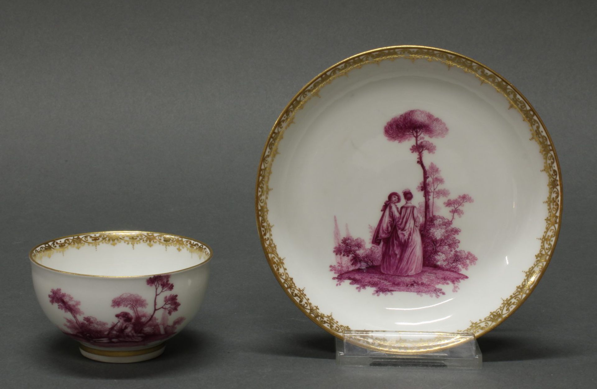 Koppchen mit Untertasse, Meissen, Schwertermarke, um 1750, je mit Goldmarke B., galante