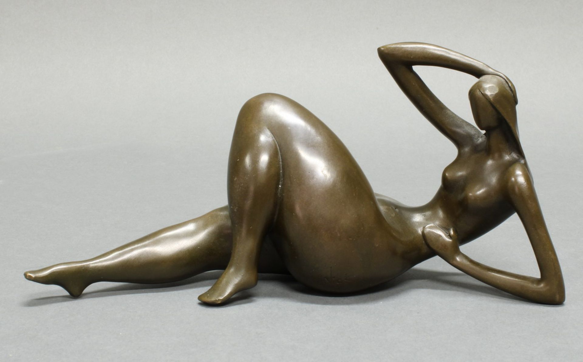Bronze, braun patiniert, "Liegende", bezeichnet Nick, Gießeremblem J.B Depose Paris Bronze - Image 2 of 4