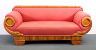 Sofa, Biedemeier, um 1825, Kirschholz, Armlehnen mit geschnitztem Schwanenhals-Dekor, ca. 204 cm