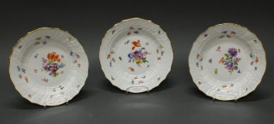 3 Teller, Meissen, Schwertermarke, 1850-1934, 1. Wahl, Neubrandenstein, bunte Blumen und Insekten,