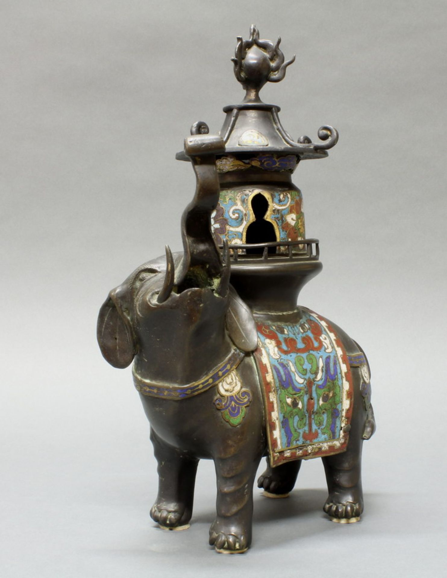 Weihrauchbrenner, "Elefant", Japan, um 1900, Metall, dunkel patiniert, Satteldecke und Deckel mit - Image 2 of 3