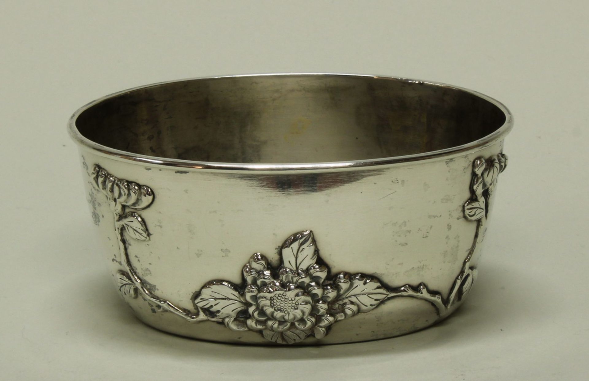 Schälchen, Silber, oval, Wandung mit reliefierten Blüten, 5.3 x 11.8 x 8.8 cm, ca. 162 g