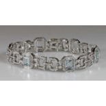 Armband, WG 750, 6 rechteckig facettierte Aquamarine zus. ca. 5.16 ct., Brillanten zus. ca. 2.37