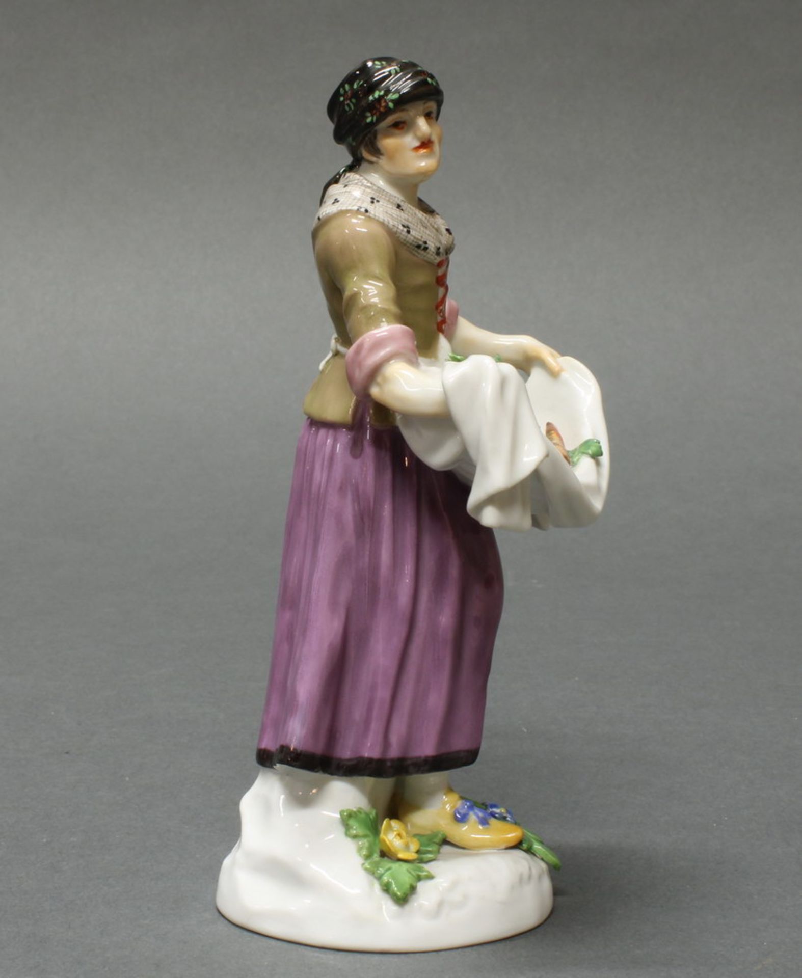 Porzellanfigur, "Bauersfrau mit Gemüse", Meissen, Schwertermarke, 1. Wahl, Modellnummer 1573, - Image 3 of 3