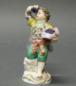 Porzellanfigur, "Gärtnerkind mit Trauben", Meissen, Schwertermarke, 3 Schleifstriche, Modellnummer