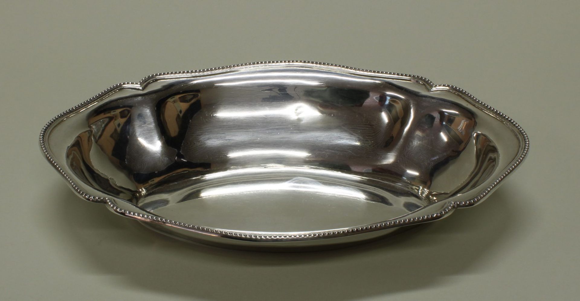 Schale, Silber, oval, vierpassig, Rand mit Perlschnur, am Boden umseitig Datumsgravur 9.2.1919, 5.