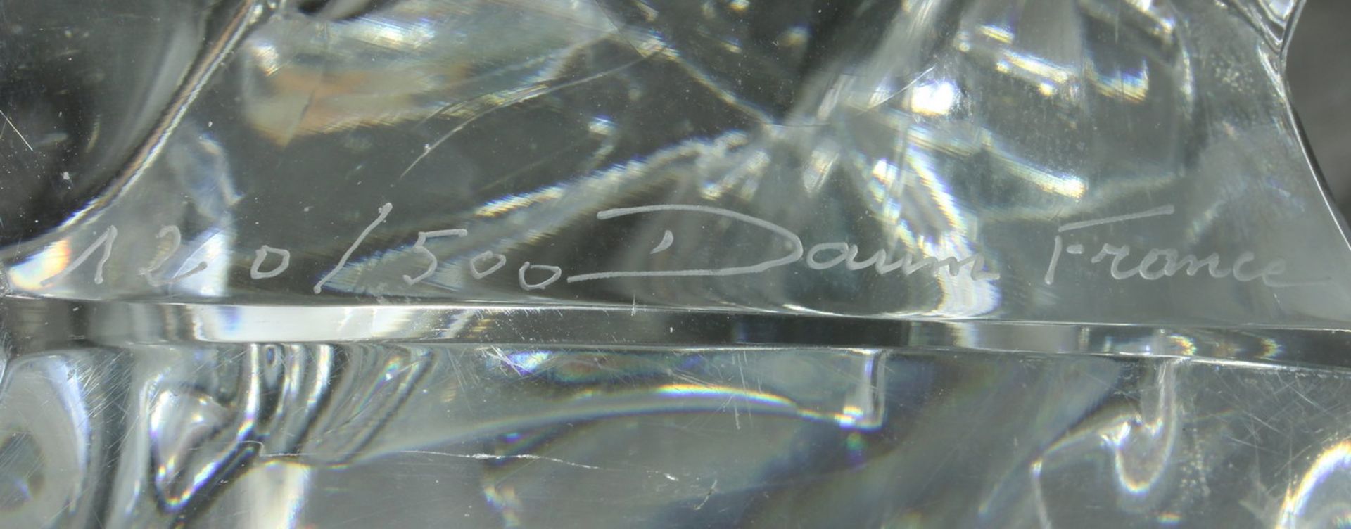 Glasobjekt, "Le poing", Daum, farbloses Glas, bezeichnet Daum Nancy und T. Morgan, nummeriert 120/ - Bild 3 aus 4