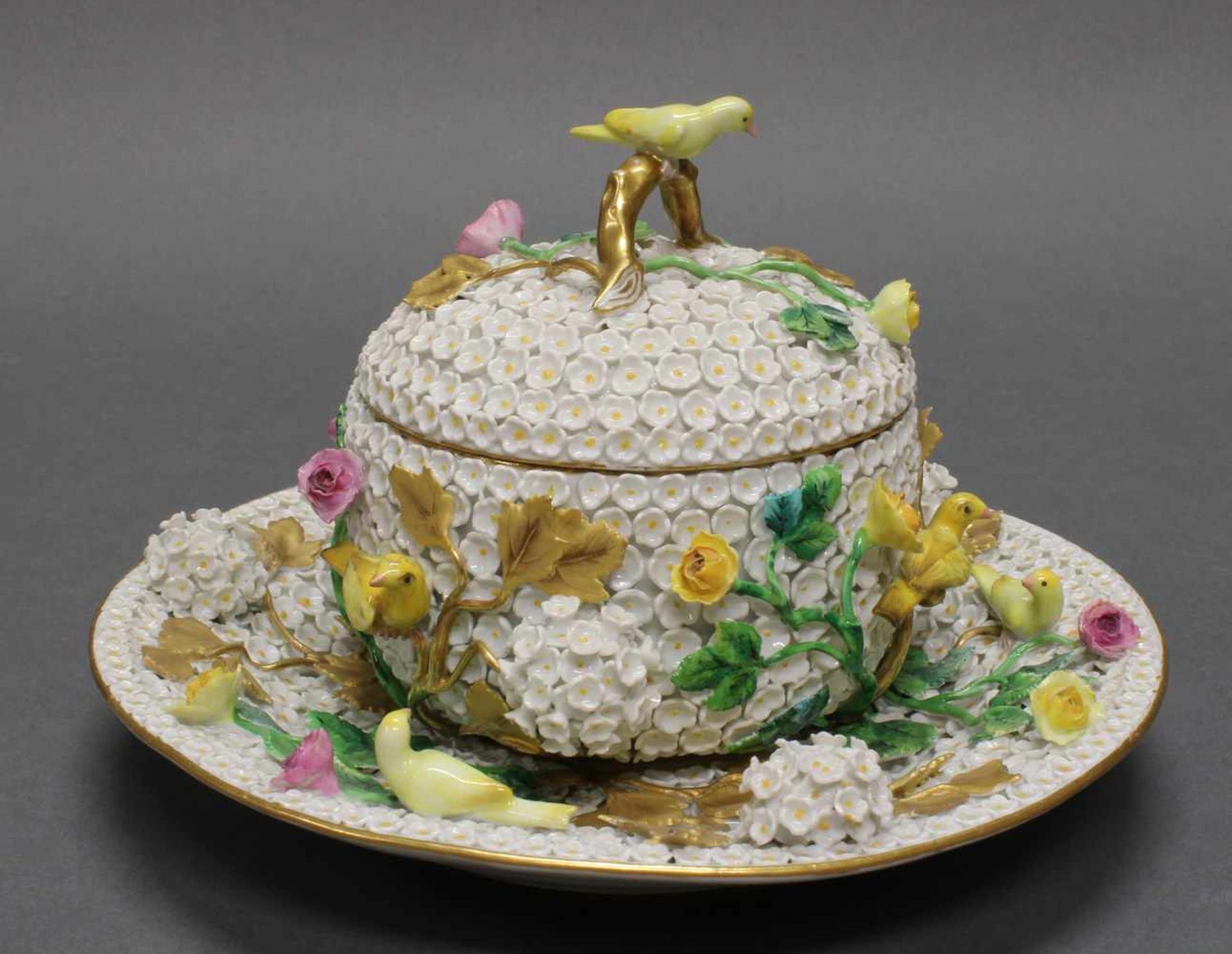 Deckelterrine auf Présentoir, Meissen, Schwertermarke, 1850-1924, 1. Wahl, mit plastischen - Image 3 of 3