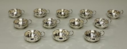 12 Teetassen, Silber 800/835, Wilkens, gedrehte Züge, Ohrenhenkel, 6 cm hoch, zus. ca. 1.125 g,