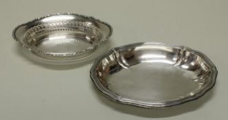 2 Schalen, Silber 800/835, Wilhelm Binder, oval, 1x à jour gearbeitet, 1x passig geschweifter
