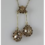 Collier, um 1900, GG 333, 2 tropfenförmige Diamanten ca. 8 x 6.5 x 4 mm, 1 kleiner Besatz-Diamant, 6