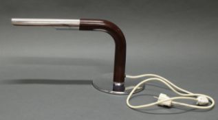 Tischlampe, "Gulp", 1970er Jahre, Metall, Schirm und Tellerfuß verchromt, brauner Schaft,