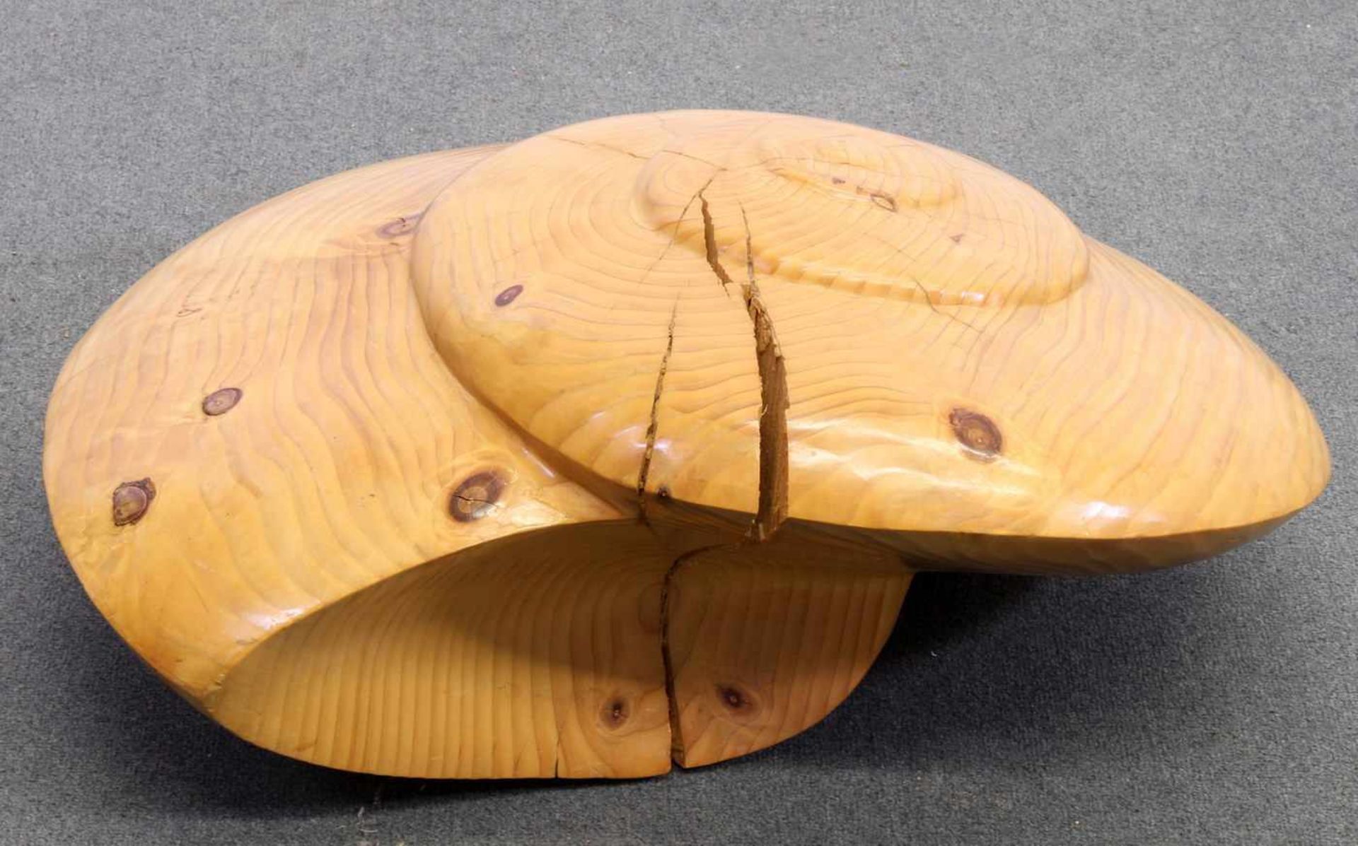 Holzobjekt, "Schnecke", ø ca. 60 cm, ca. 30 cm hoch, laut Angaben von Konert, gerissen - Bild 2 aus 2
