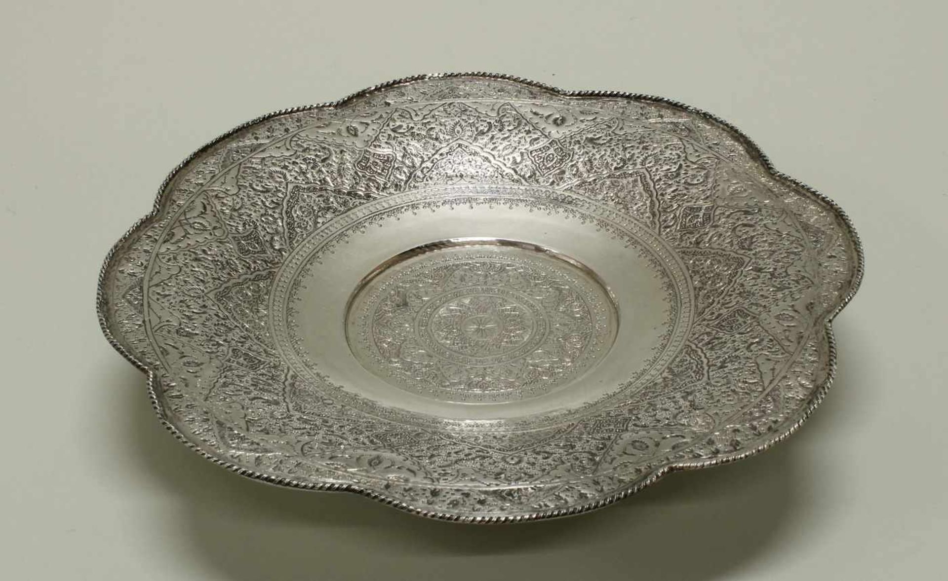 Tafelaufsatz, Silber 84, wohl Orient, Ornamentdekor, 6 cm hoch, ø 29 cm, ca. 590 g