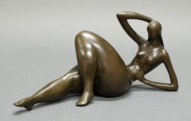 Bronze, braun patiniert, "Liegende", bezeichnet Nick, Gießeremblem J.B Depose Paris Bronze