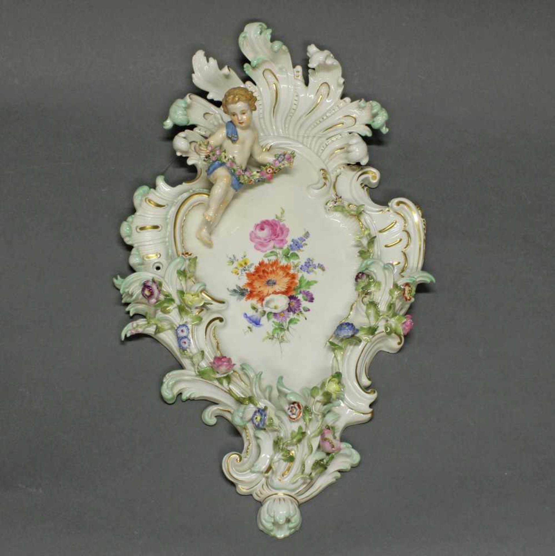 Wandapplike, Meissen, Schwertermarke, 1. Wahl, Modellnummer D 10 a, polychrom und goldstaffiert,