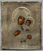 Ikone, Tempera auf Holz, "Muttergottes mit Kind", Russland, 19. Jh., Silberoklad, punziert 84,
