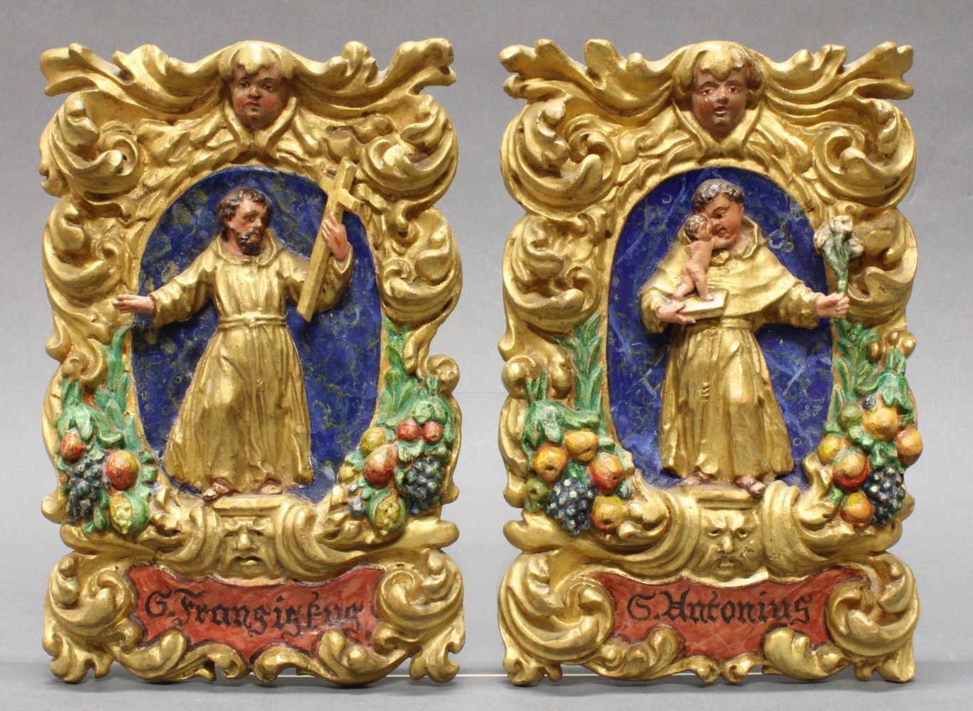 2 Reliefs, Holz geschnitzt, "Hl. Franziskus", "Hl. Antonius", 19. Jh., im Stil des 18. Jh., 26 x