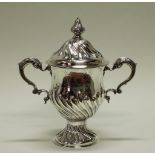 Deckelpokal, Silber 925, Dublin, 1793, Meistermarke WH, innen vergoldet, gedrehte Zungen,
