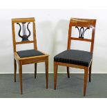 2 Stühle, Biedermeier, um 1825, Nussholz, Rücken mit ebonisierter Lyra- bzw.