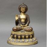 Figur, "Sitzender Buddha", Nepal, neuzeitlich, Metall, patiniert, auf doppeltem Lotus, 40 cm hoch